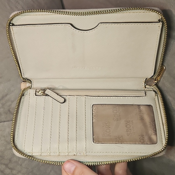 Michael Kors Cream Wallet - Picture 9 of 13